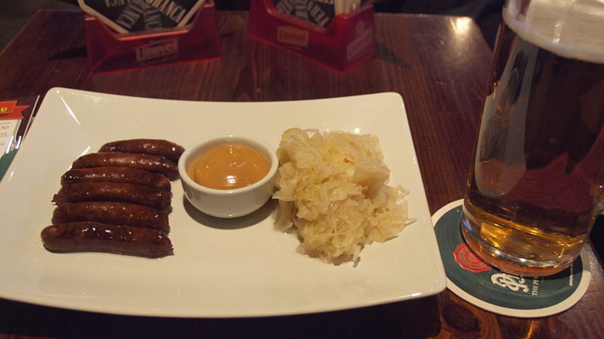 Číšníci si postěžovali, jak se Češi chovají v restauracích. Kdo nechce být za hlupáka, měl by se vyvarovat 4 chyb