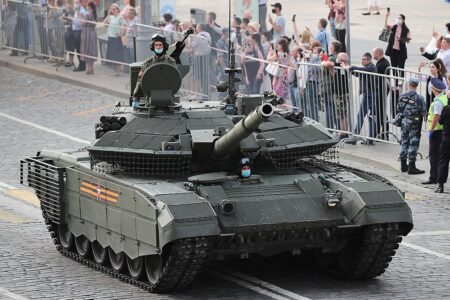 Nejmodernější ruský tank T-90 byl velmi vychvalovaný. Oslnivé výkony na bojišti ovšem nepředvedl, je to spíš propadák