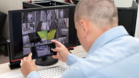 Hledal kočku a našel drogovou laboratoř. Bizarní příběhy soukromých detektivů, které zaskočily i kriminalisty