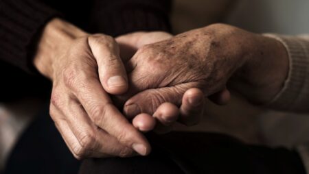 Seniorka ze Šumperska přišla o 700 000 Kč: Policie varuje, nedělejte stejnou chybu jako ona