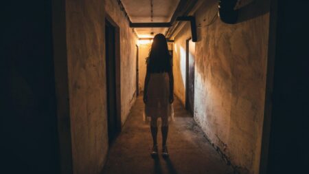 Varovná znamení, že je v bytě duch: Podle odborníků chce komunikovat, ať už na „to“ člověk věří, nebo ne