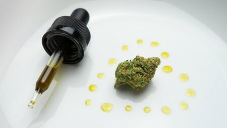 Podle studií není konopí pro léčbu bolesti nic víc než placebo. Jaké reálné účinky tedy má?