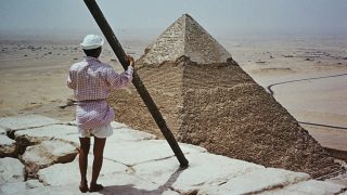 „Pyramidy měly jižní vchod a na jejich stavbu byly použity antigravitační stroje,“ tvrdí americký egyptolog