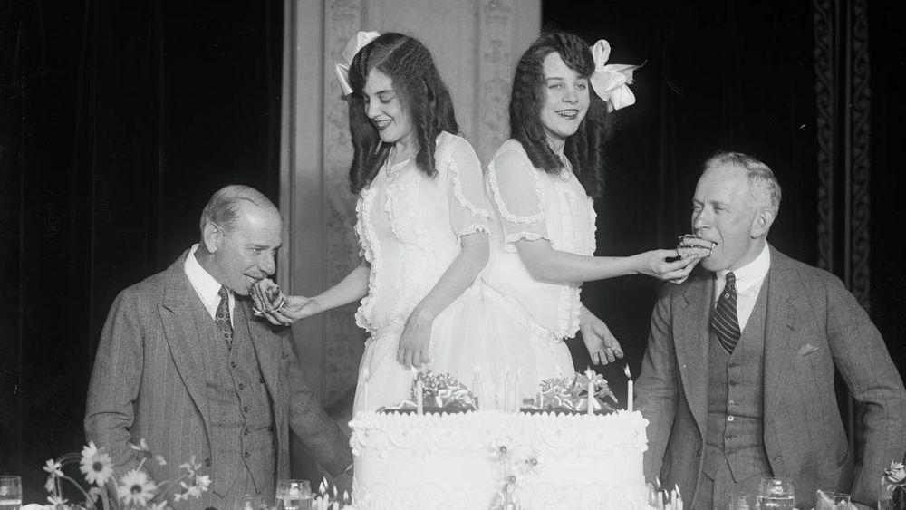 Nejslavnější siamská dvojčata: Matka se jich zřekla, vychovatelé na nich chtěli jen vydělat peníze. Zachránil je až kouzelník Houdini