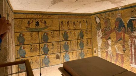 Ve starověké hrobce Tutanchamona archeologové našli záhadný mimozemský prsten