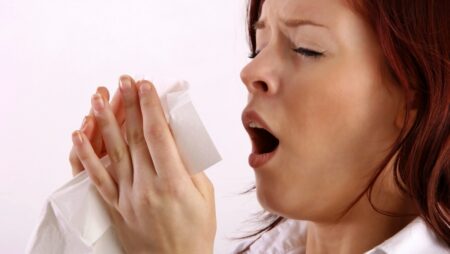 Divné triky, které pomáhají ve chvíli, kdy si člověk potřebuje kýchnout a nejde mu to