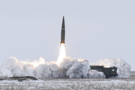 Rusku dochází zásoby. Na Ukrajinu létají rakety, které sotva „slezly“ z výrobní linky, a snaží se získat další výbavu od Íránu