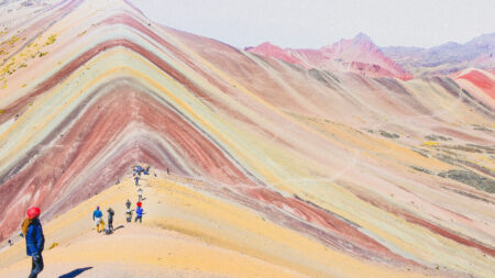 Novým divem světa se staly duhové hory v Peru. Objevily se díky globálnímu oteplování