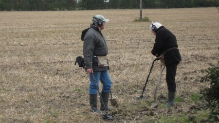 Hledači pokladů šílí na nizozemském venkově. Stará mapa možná označuje poklad zakopaný při ústupu německých vojáků