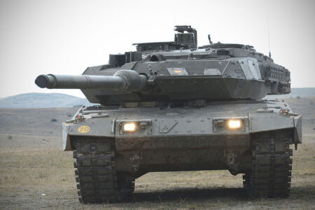 Španělské tanky Leopard 2 vyhrály ve střelbách týmů NATO v Lotyšsku. Jsou o něco jiné než stroje stejného typu