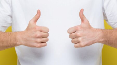 Zdvižený palec se rovnal smrti: „Lajk“, jak ho dnes známe, měl dříve opačný význam. Symbol vznikl už ve starověku