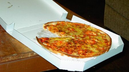 Proč je pizza kulatá, ale dává se do čtvercové krabice: Je to otázka úspory a praktičnosti