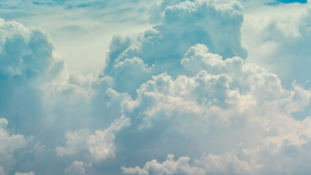 Jak určit počasí podle mraků: Tenké bílé mohou varovat před hurikánem, ploché jsou typické pro déšť