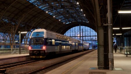 Vypadá jako obyčejný vlak 2. třídy. Kupé ale připomíná spíš hotel a lidé si z jízdy odnáší celoživotní zážitek