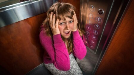 Co všechno se může stát ve výtahu: Od udušení přes ránu do hlavy a když se záchrana nepodaří zavolat