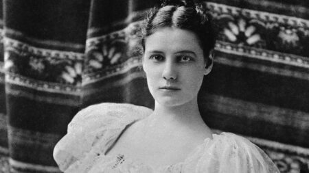 Novinářka předstírala, že je blázen, a nechala se na 10 dnů zavřít do ústavu pro duševně choré. Pacienti tam dostávali zkažené maso