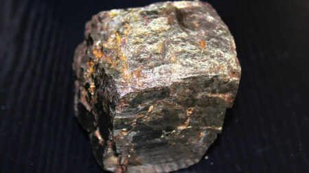 Vědci na Sibiři našli neznámý materiál starý 4,5 miliardy let. Domnívají se, že jde o mimozemskou technologii