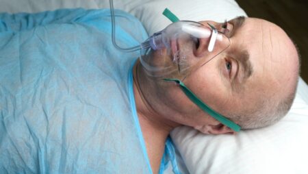 Z kómatu se probudil po 19 letech. Vědomím byl ale stále v roce 1984, kdy do něj po nehodě upadl