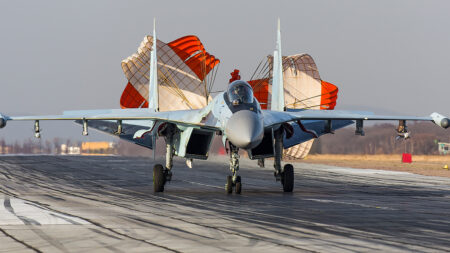 Rusko předvádí víceúčelový bojový letoun Su-35S. Údajně už zničil stovky cílů