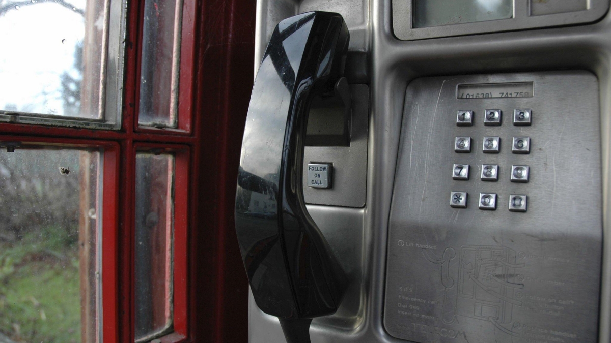 Telefon ze záhrobí: V Japonsku vymysleli budku, kde se lidé mohou spojit se zesnulými. Využilo ji už přes 30 000 lidí