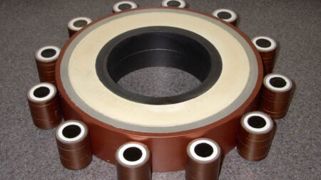 Muž, který si postavil své vlastní UFO, nabízí bezplatné energetické řešení. Hnací silou je magnetické pole