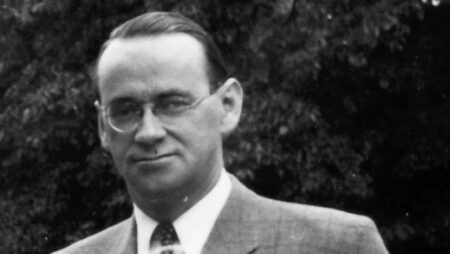 Zachránil polovinu židovské populace Budapešti před smrtí a pro zraněnou ženu skočil do proudu Dunaje: Carl Lutz