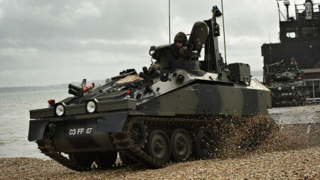 I přes svůj věk jsou transportéry Spartan velmi úspěšné. Na Ukrajinu je dopravují schované na korbě civilního kamionu