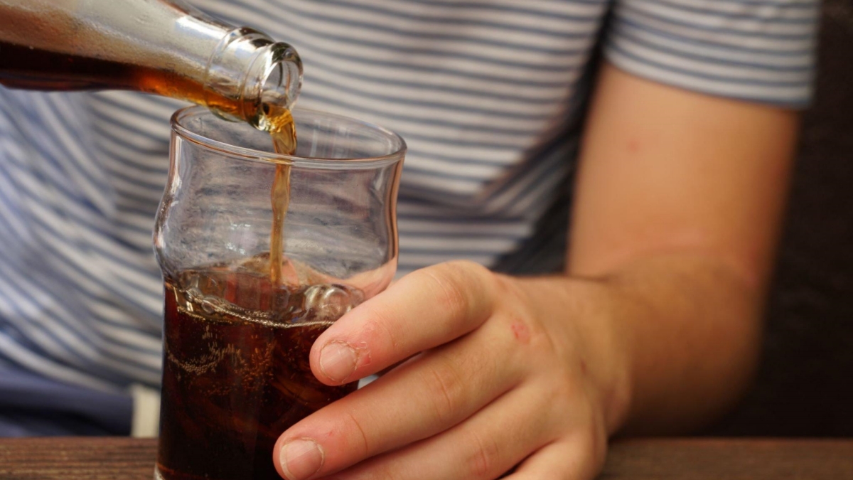 Pitím coly k mužnosti: Vědci zjistili, že oblíbený nápoj může zvýšit hladinu testosteronu a velikost varlat