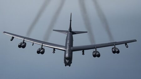 USA stále častěji vysílá bombardéry B-52. I Rusko se kvůli ním má na pozoru