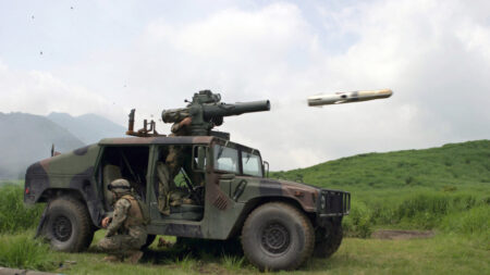 Americká protitanková střela TOW je sice konstrukčně stará, ale je stále velmi účinnou zbraní. Hlavně po svých modernizacích