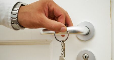 Teplo z domácnosti neutíká jen okny. Největší problém je v místě, kde to nikdo nečeká