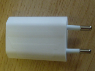 Varování: Kdo má doma tuto nabíječku, tomu hrozí brutální problém. Už ji stáhli z prodeje, raději ji okamžitě vyhoďte