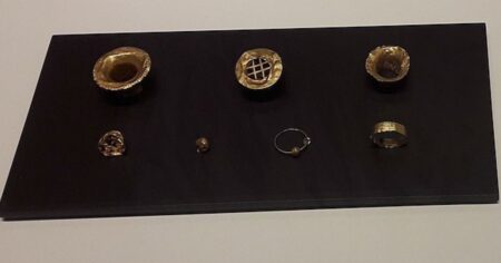 Propadl se do obří hrobky plné zlata, chamtivost ho nakonec připravila o vše