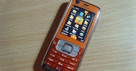 Konec mobilních telefonů v Česku? Mladší generace to nerozdýchá, starší se nedovolá vnoučatům