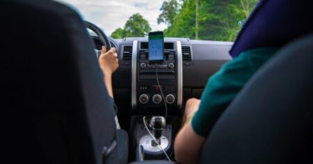 Používáte navigaci? Pak máte pořádný problém. Když vás zastaví, vypláznete na místě 2 000 Kč