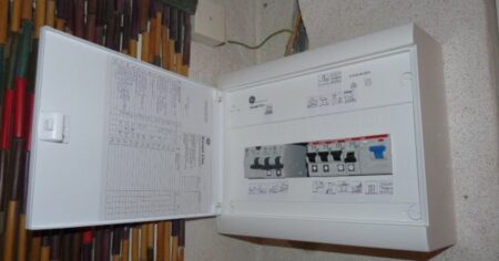 Varování: V roce 2024 si pořádně připlatíme, za elektřinu se většina Čechů nedoplatí