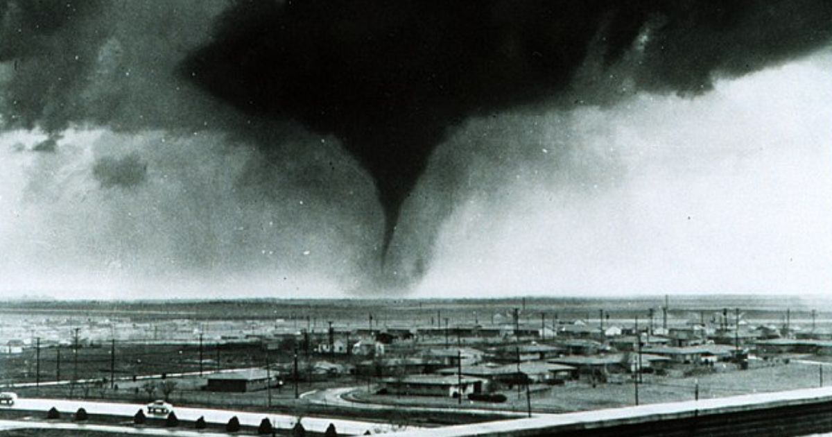 Bralo s sebou domy i s lidmi: Děsivé tornádo zabilo před 34 lety 1 300 lidí