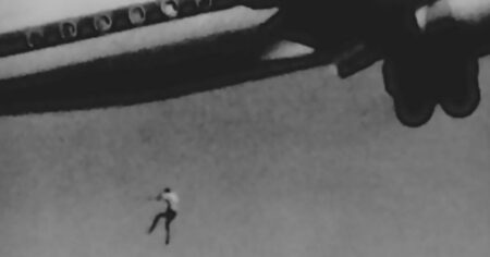 Místo dobrodružství ho čekala smrt: Tragický příběh 14letého Keitha Sapsforda, který vypadl během letu z letadla