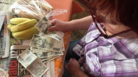 Důchodci berou víc než pracující lidé: Lidé se bouří, jde o částky dosahující 70 000 Kč měsíčně