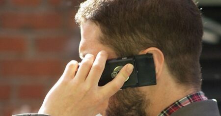 Jednou zavoláte a přijdete o tisíce korun: Na toto číslo volá 73 % Čechů, možná i vy