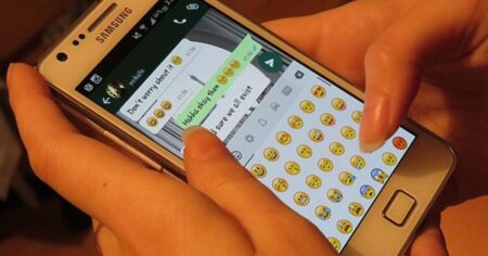 Naléhavé: Pokud máte na WhatsApp zapnutou tuto funkci, přijdete o vše. Dostanou se vám do telefonu i bankovního účtu