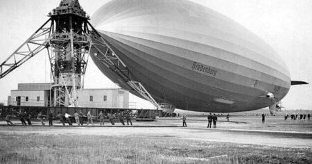 Zkáza vzducholodi Hindenburg: Luxusní dopravní prostředek vzplál přímo v živém přenosu
