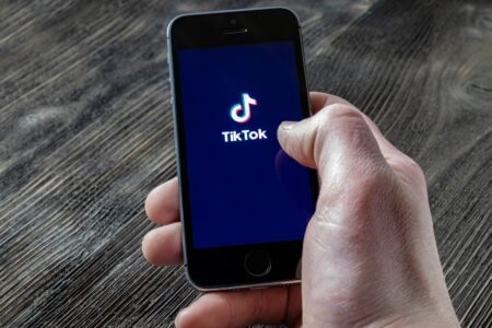Používáte TikTok? Raději toho okamžitě nechte, ukradne vám PIN kód a následně i všechna data