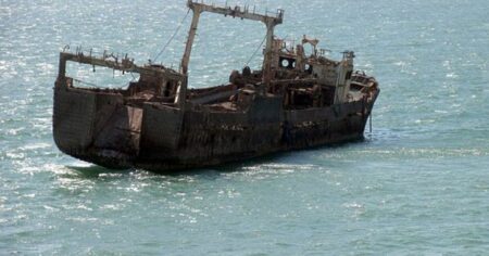 Největší hřbitov lodí: Odpočívá zde až 300 obřích vraků, jde o skutečnou podívanou