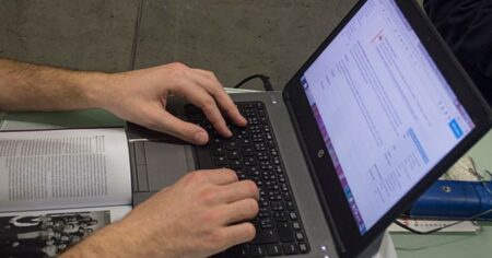 Používáte Windows? Pak i vy jste terčem hackerského útoku. Pokud se vám v počítači objeví tato zpráva, volejte policii