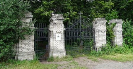 Bohnický hřbitov bláznů: Duchové, podivný chlad a zvláštní energie