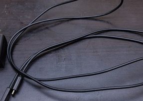 Mobilní nabíječka s kabelem