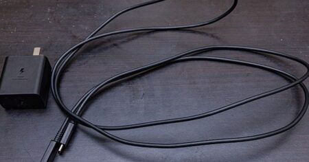 Máte doma tuto nabíječku? Okamžitě ji vyhoďte, jinak skončíte v nemocnici. Prý ji má doma 47 % Čechů