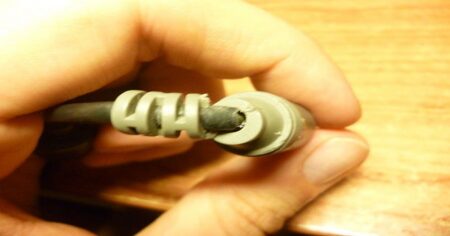 Tuhle nabíječku má doma spousta Čechů. Teď se o ní zjistily hrozné věci, je extrémně nebezpečná