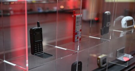 Pozor: Kdo patří do této skupiny lidí, tomu bude používání mobilního telefonu zakázáno. Možná se to týká i vás